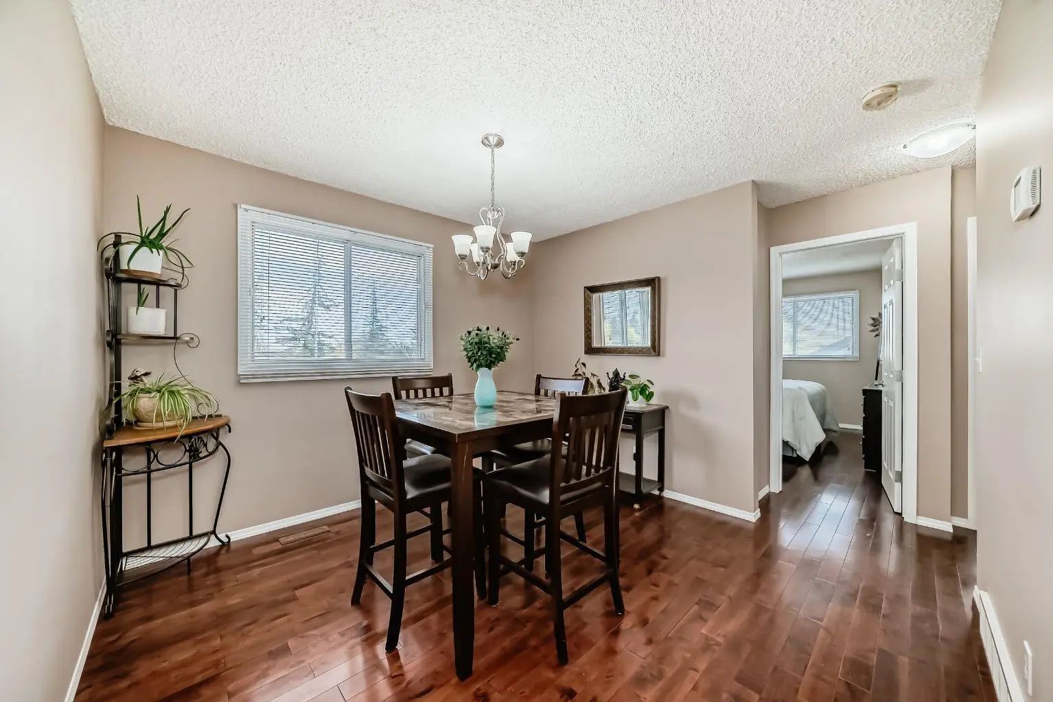 8432 Berkley Road Northwest, Calgary – Residential Semi Detached (Half Duplex) Listing Photo 9