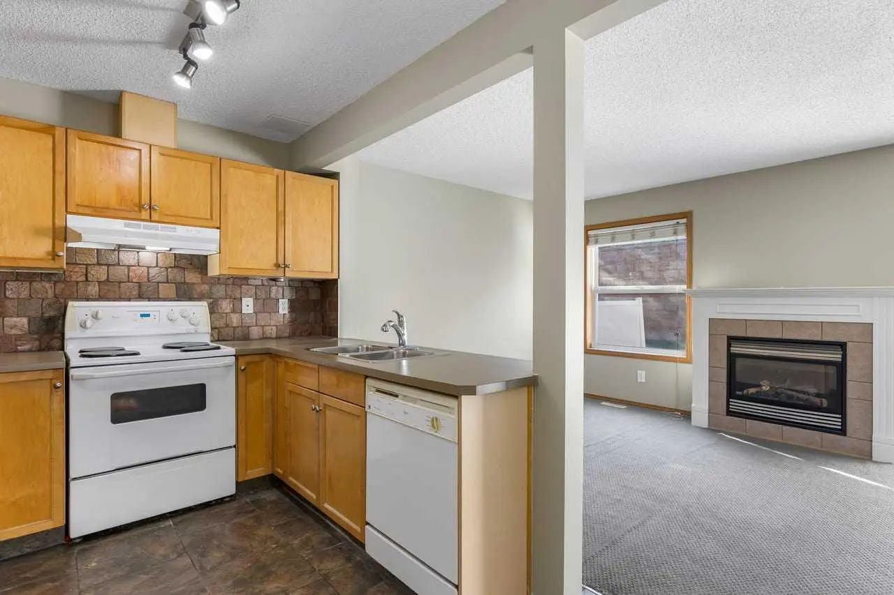 51 Eversyde Court Southwest, Calgary – Residential Row/Townhouse Listing Photo 5