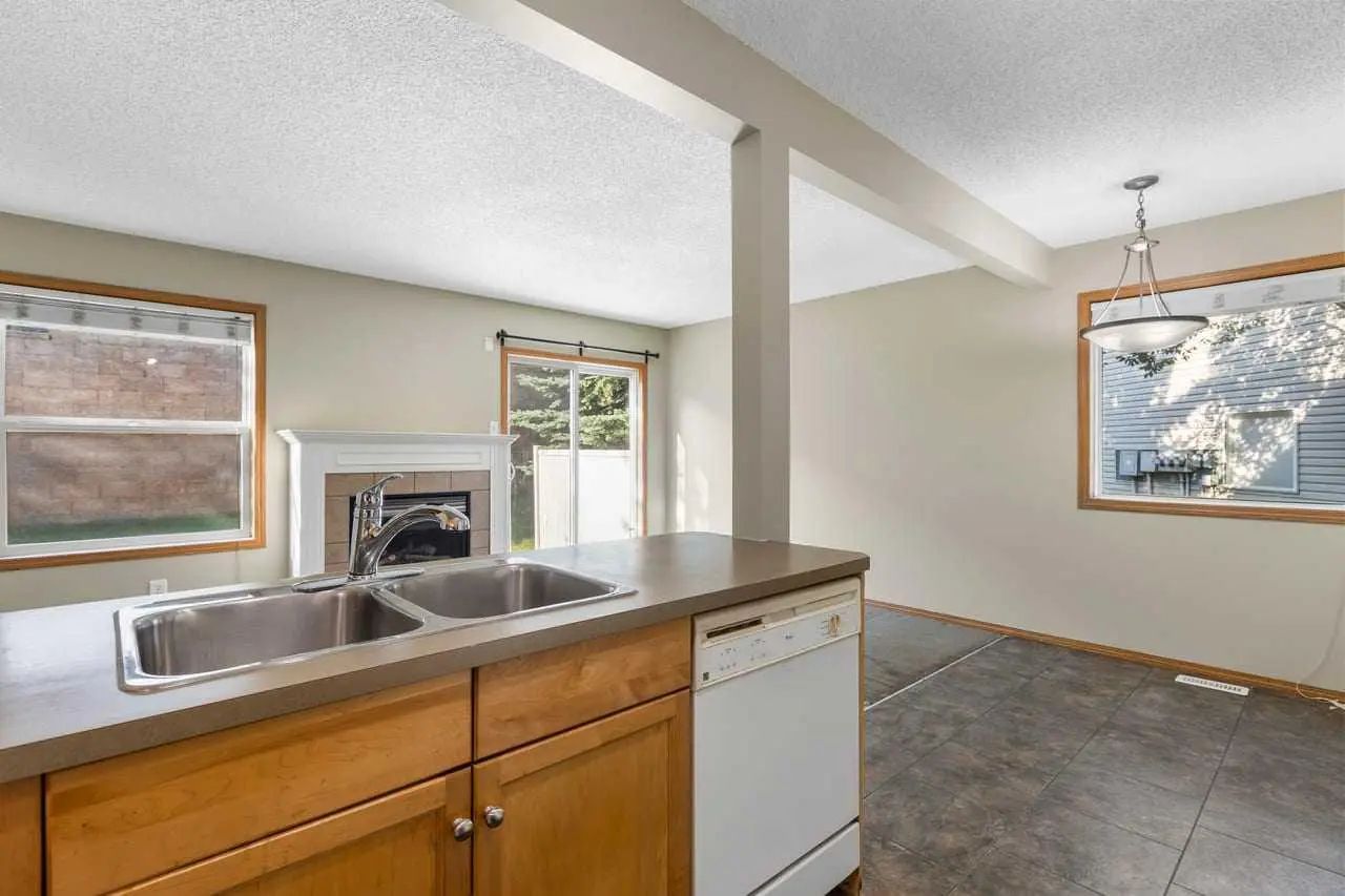 51 Eversyde Court Southwest, Calgary – Residential Row/Townhouse Listing Photo 6