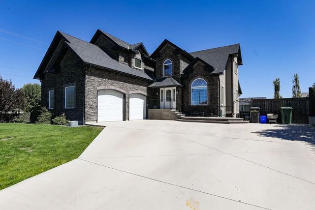 243 N 1a Street E, Magrath