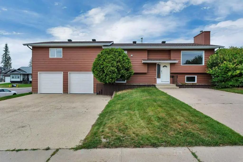 3 Goodacre Close , Red Deer