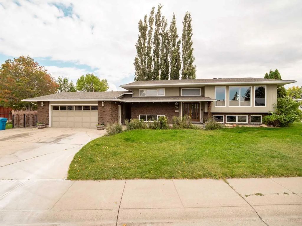 46 Laval Court W, Lethbridge