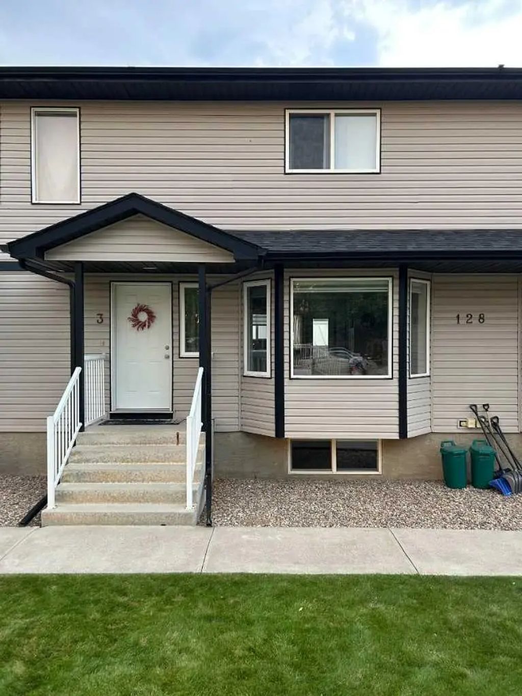 3 128 3 Street Ne, Redcliff