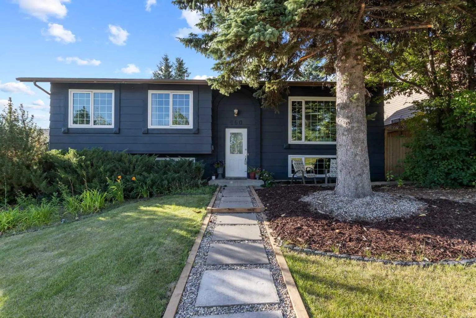 460 Parkridge Crescent Southeast, Calgary – Residential Detached Listing Photo 2