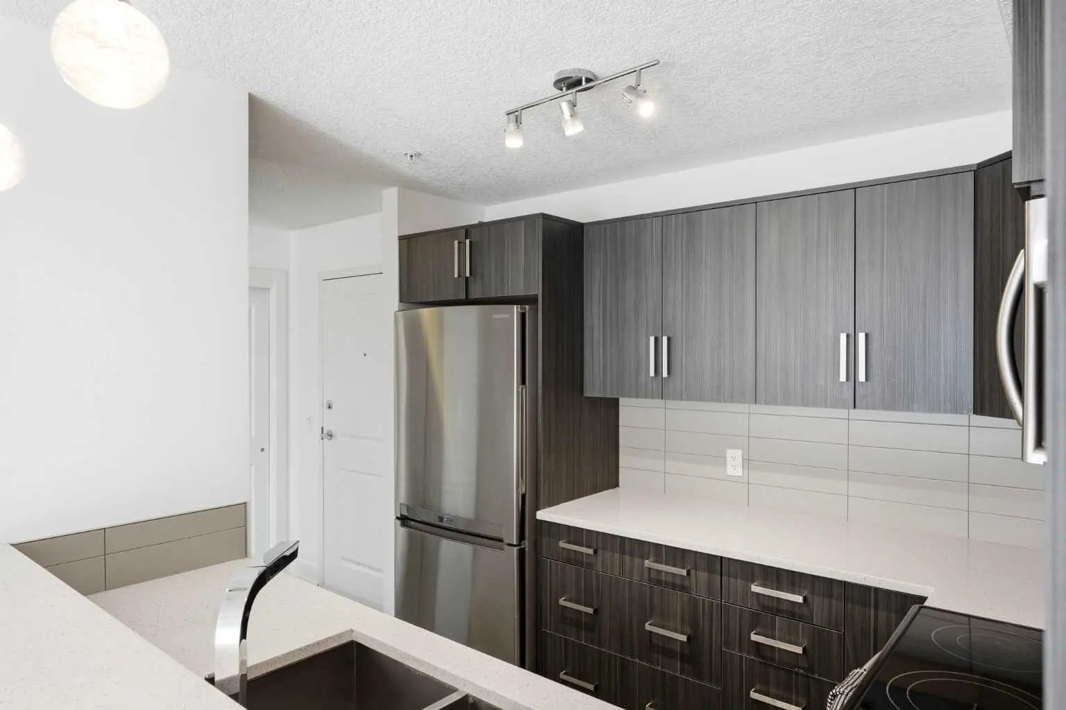 203 611 Edmonton Trail Northeast, Calgary – Residential Apartment Listing Photo 6