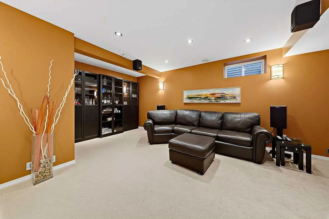 532 54 Avenue Sw Calgary Alberta T2V 0C7 Windsor Park Home For Sale