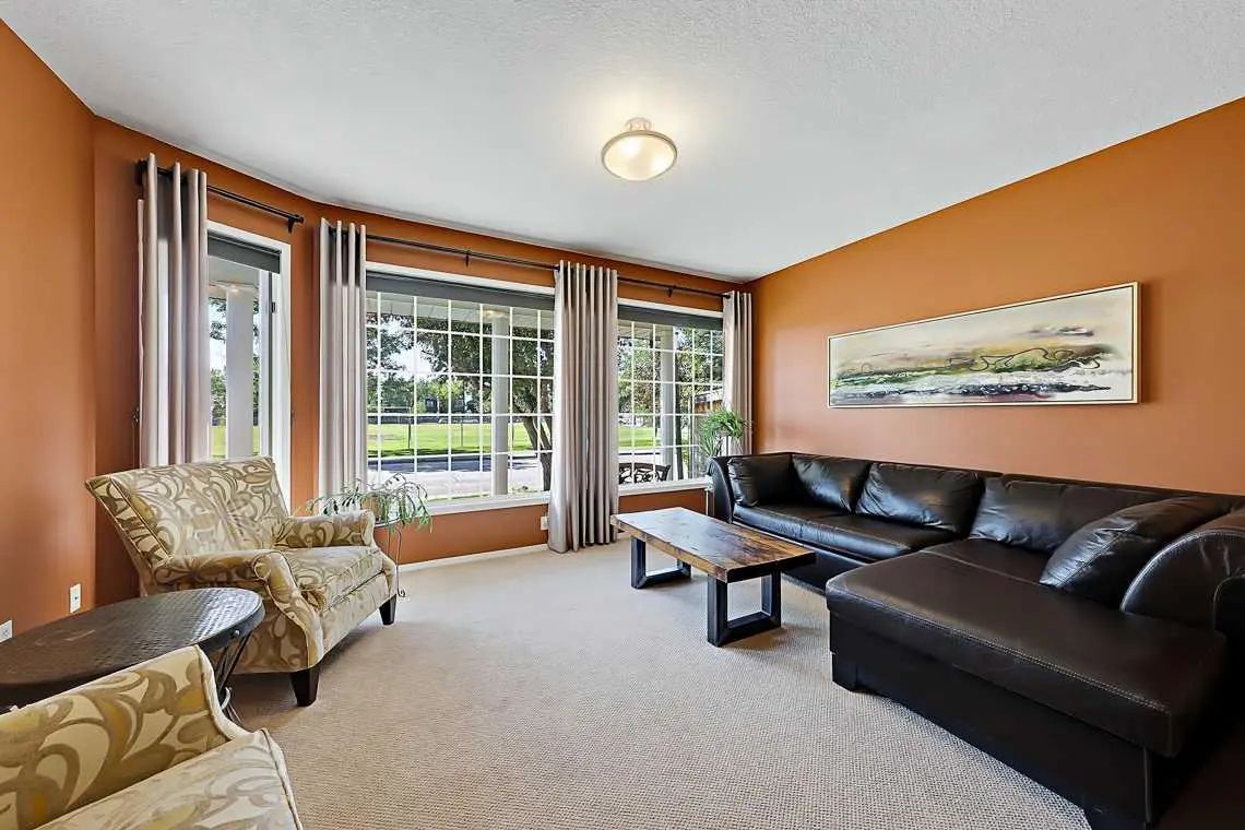 532 54 Avenue Sw Calgary Alberta T2V 0C7 Windsor Park Home For Sale