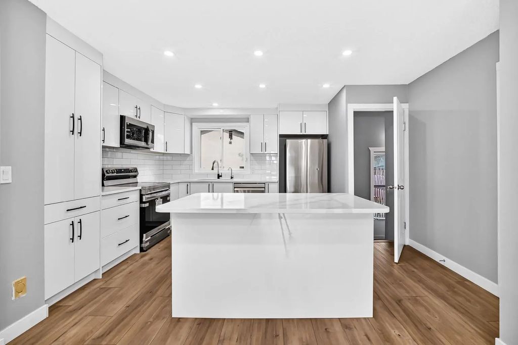 208 Penbrooke Way Se, Calgary
