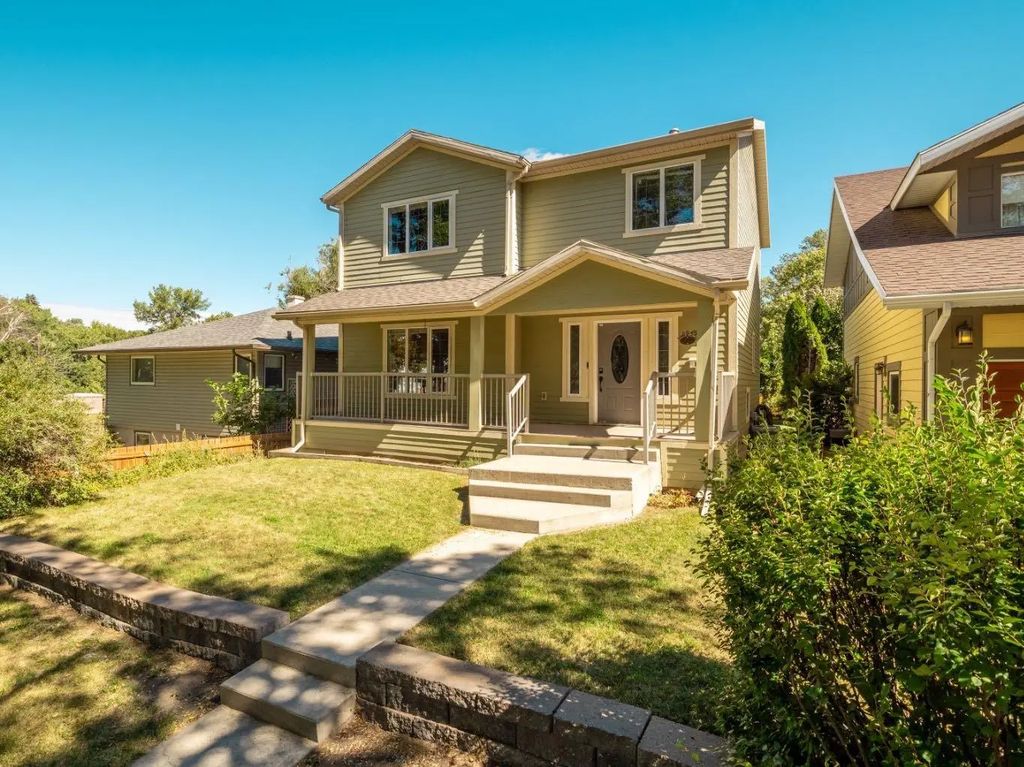 805 17 Street S, Lethbridge