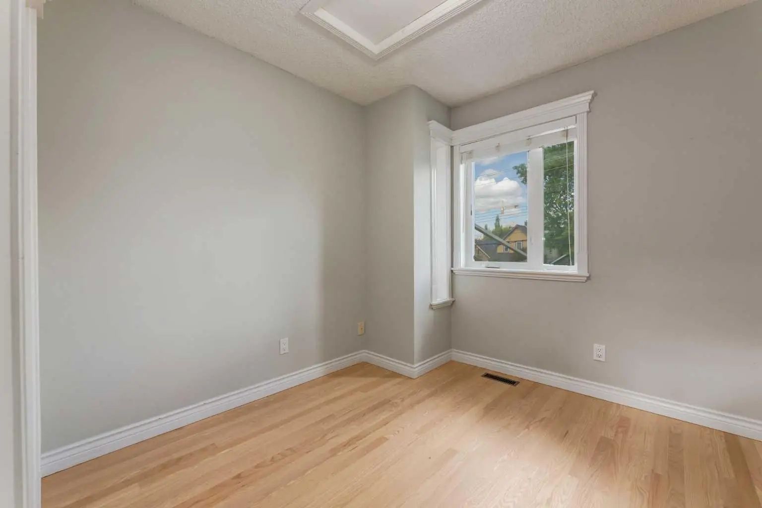 107 9 Street Nw Calgary Alberta T2N0E3 Sunnyside Home For Sale