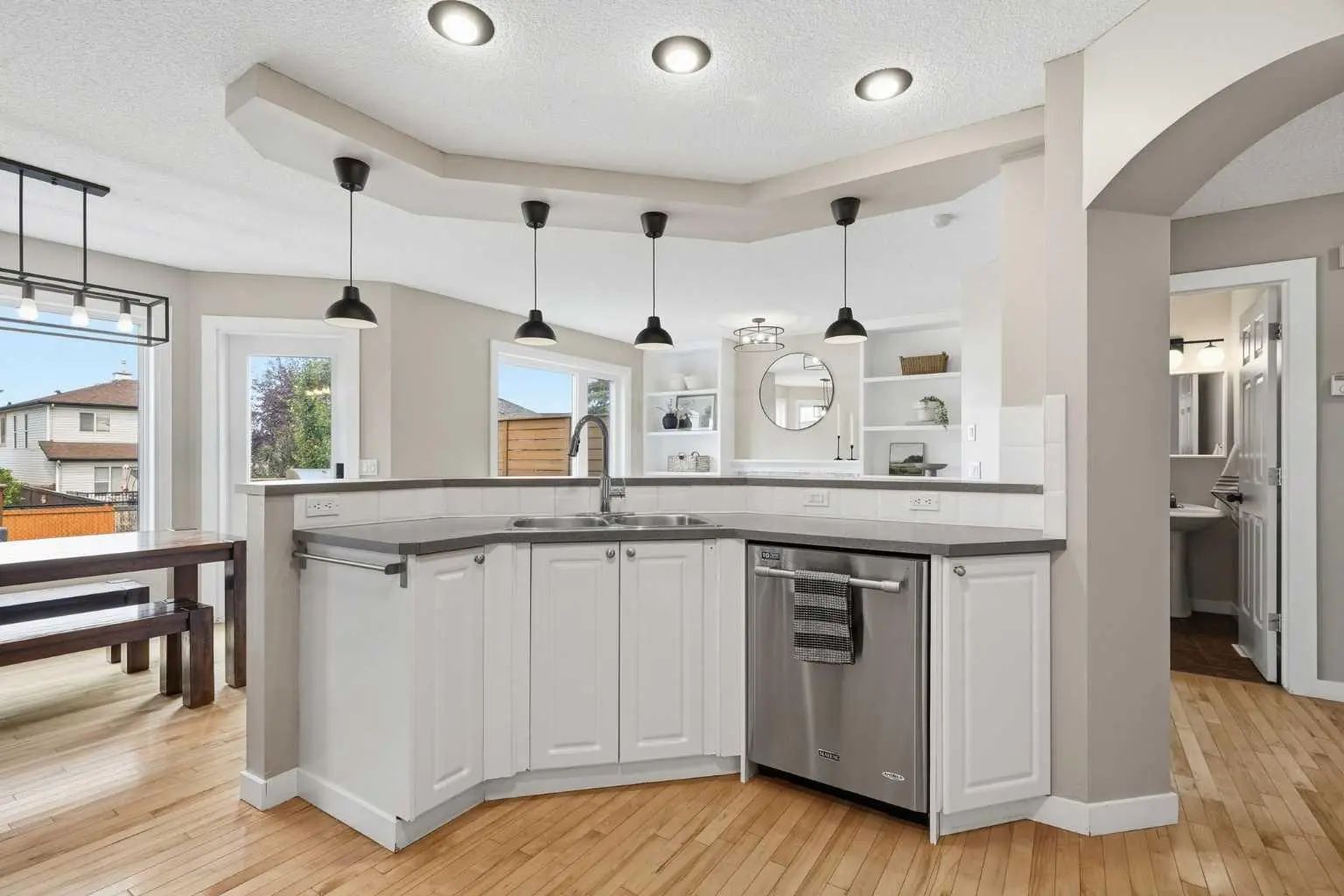 321 Douglas Ridge Circle Se Calgary Alberta T2Z 3H5 Douglasdale/Glen Home For Sale