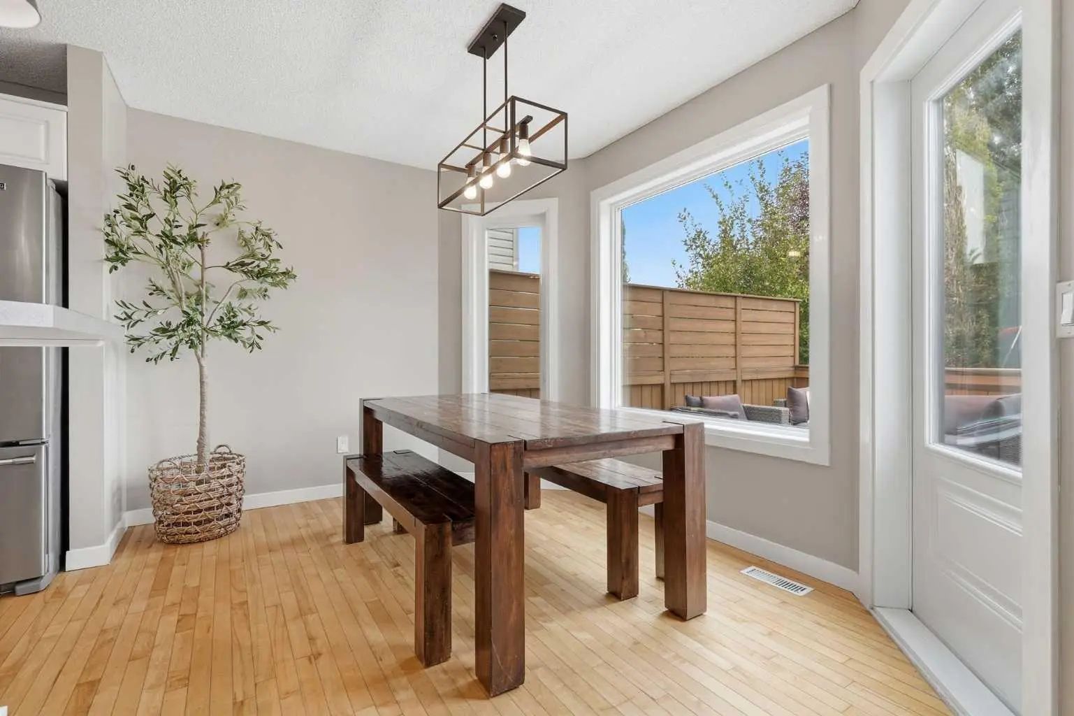 321 Douglas Ridge Circle Se Calgary Alberta T2Z 3H5 Douglasdale/Glen Home For Sale