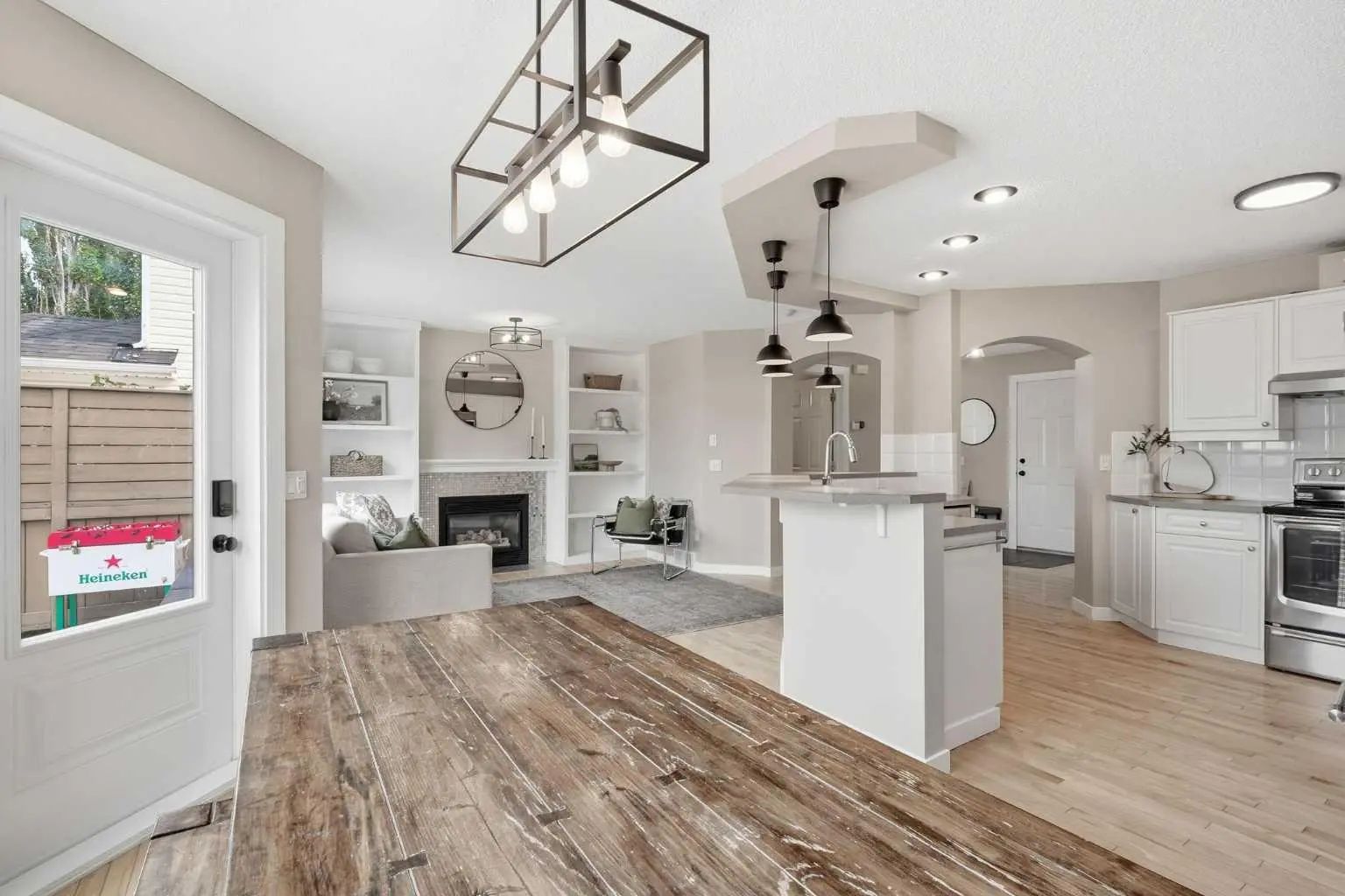 321 Douglas Ridge Circle Se Calgary Alberta T2Z 3H5 Douglasdale/Glen Home For Sale