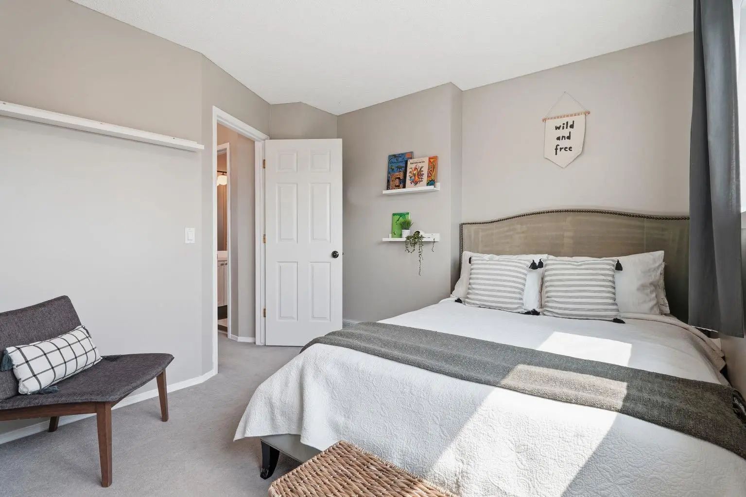 321 Douglas Ridge Circle Se Calgary Alberta T2Z 3H5 Douglasdale/Glen Home For Sale