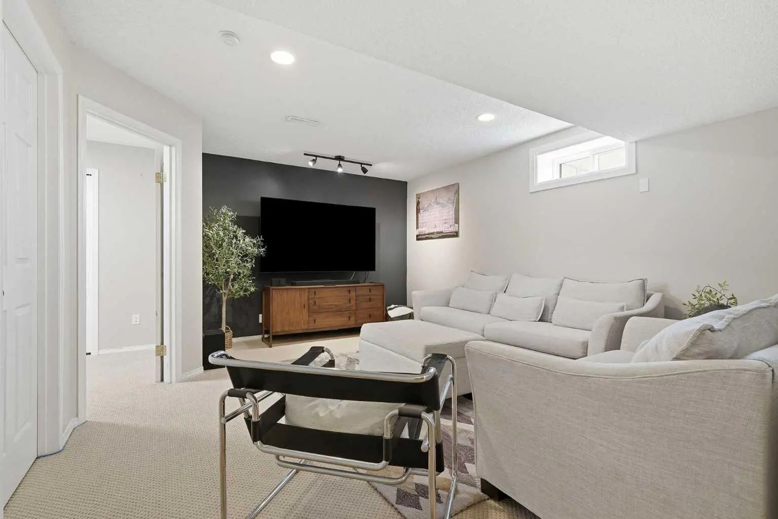 321 Douglas Ridge Circle Se Calgary Alberta T2Z 3H5 Douglasdale/Glen Home For Sale