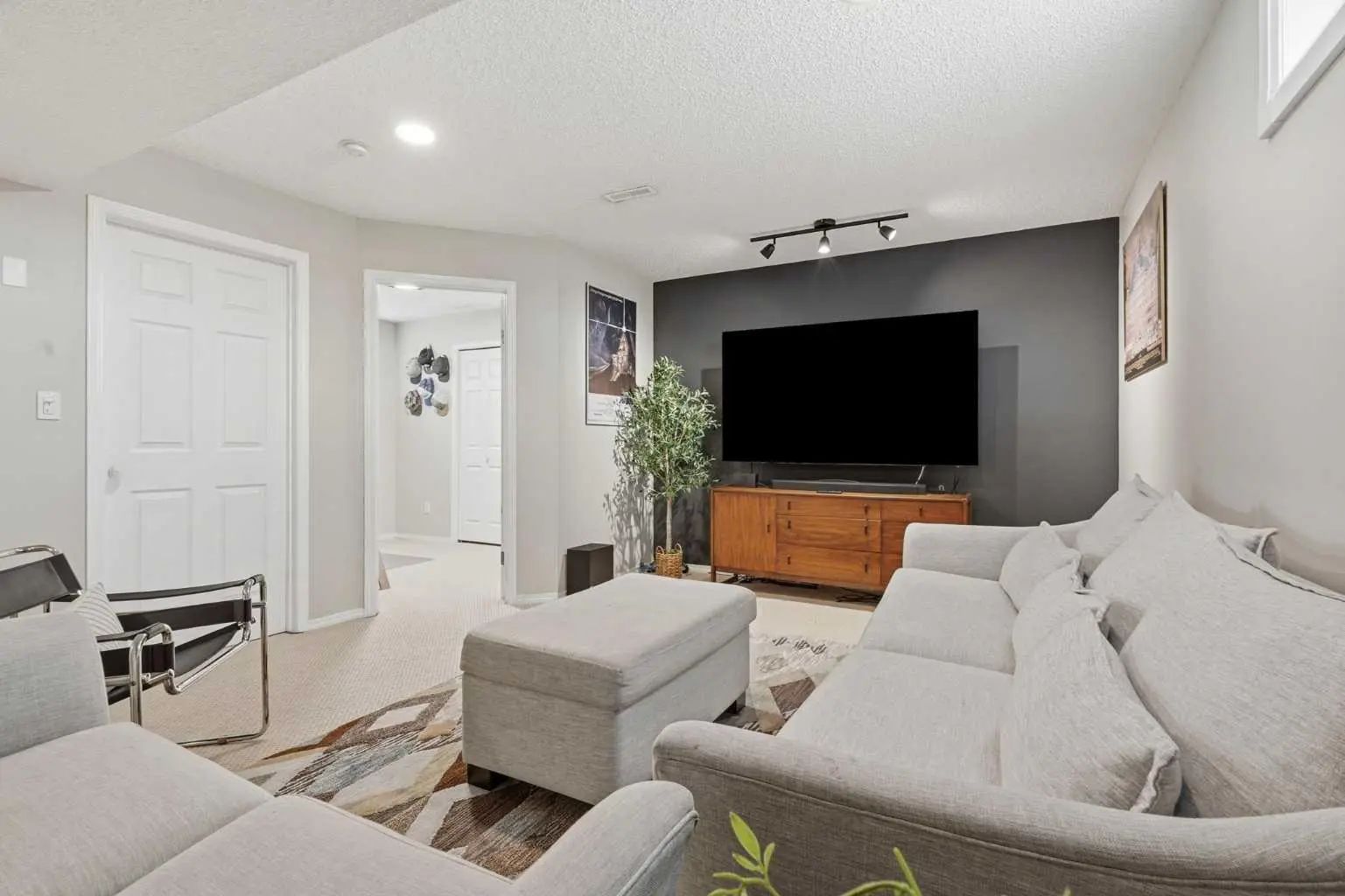 321 Douglas Ridge Circle Se Calgary Alberta T2Z 3H5 Douglasdale/Glen Home For Sale