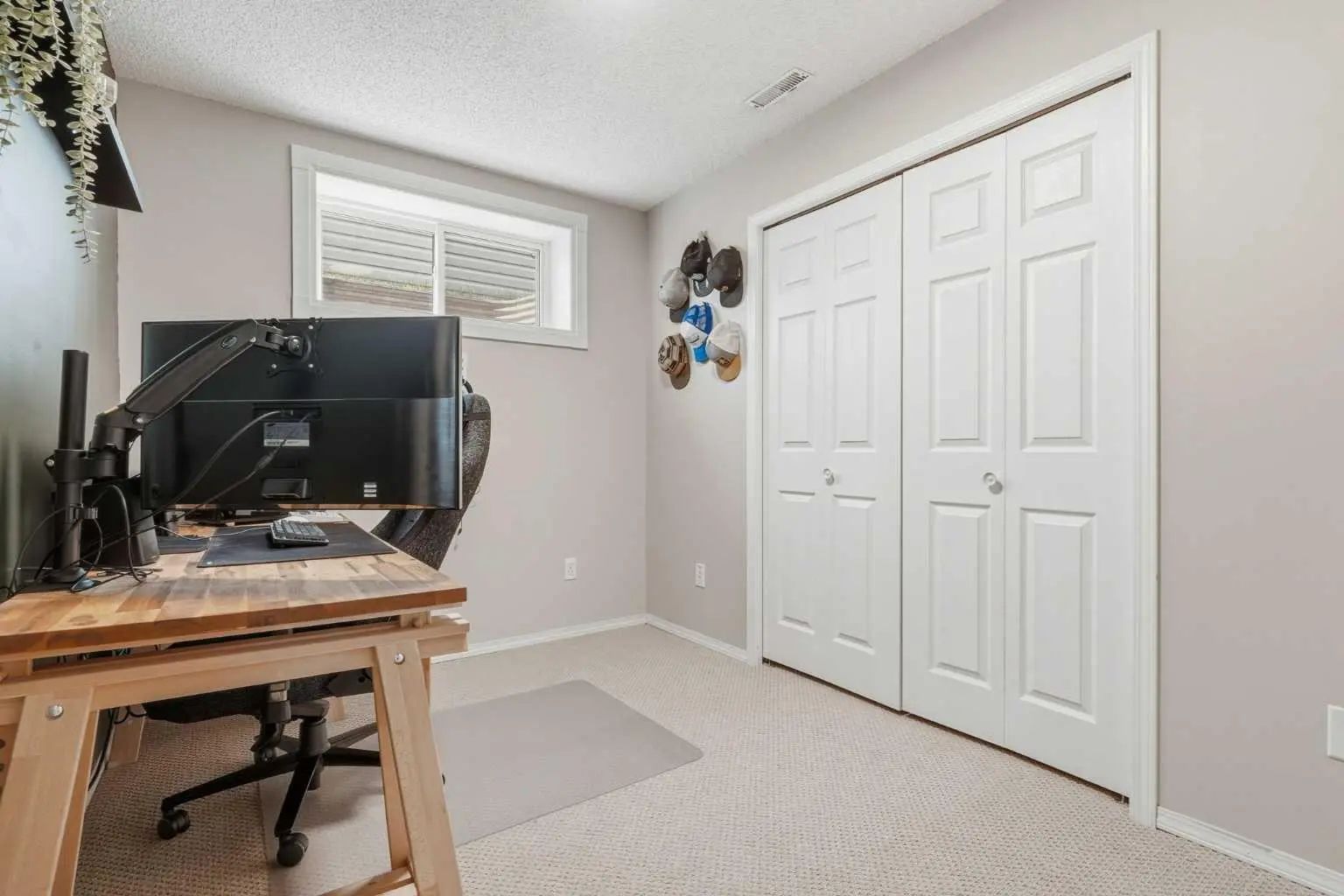 321 Douglas Ridge Circle Se Calgary Alberta T2Z 3H5 Douglasdale/Glen Home For Sale