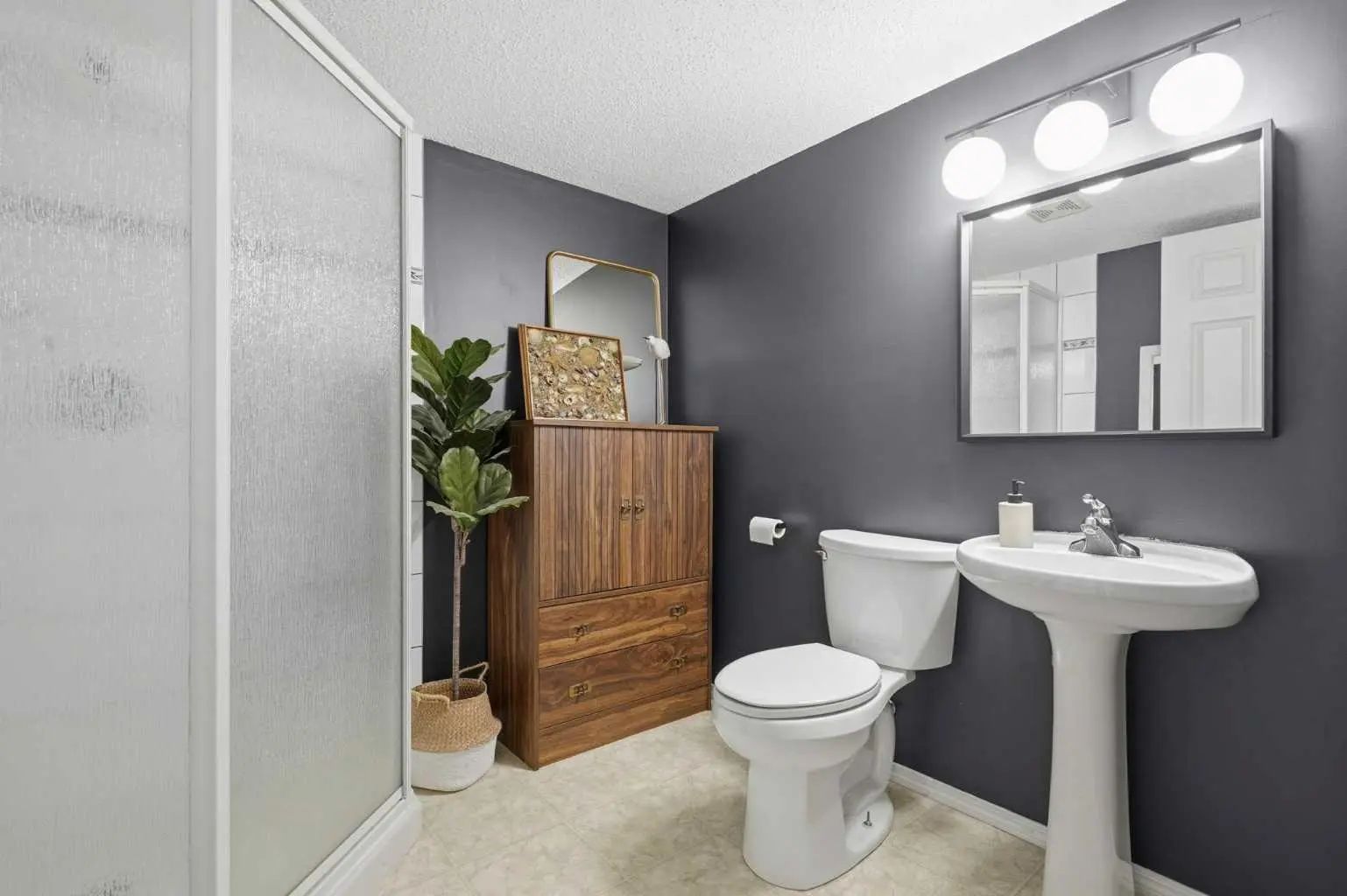 321 Douglas Ridge Circle Se Calgary Alberta T2Z 3H5 Douglasdale/Glen Home For Sale