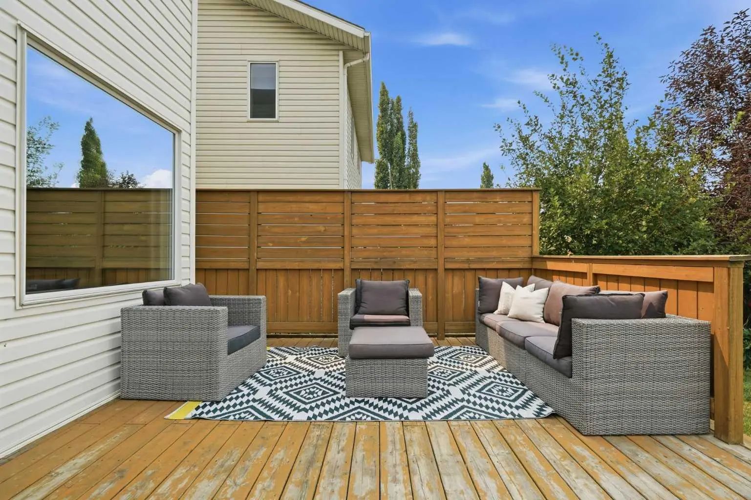 321 Douglas Ridge Circle Se Calgary Alberta T2Z 3H5 Douglasdale/Glen Home For Sale