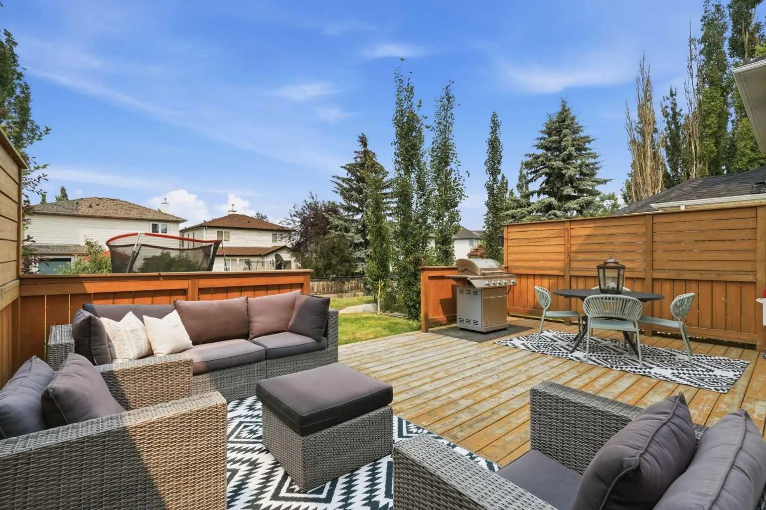 321 Douglas Ridge Circle Se Calgary Alberta T2Z 3H5 Douglasdale/Glen Home For Sale