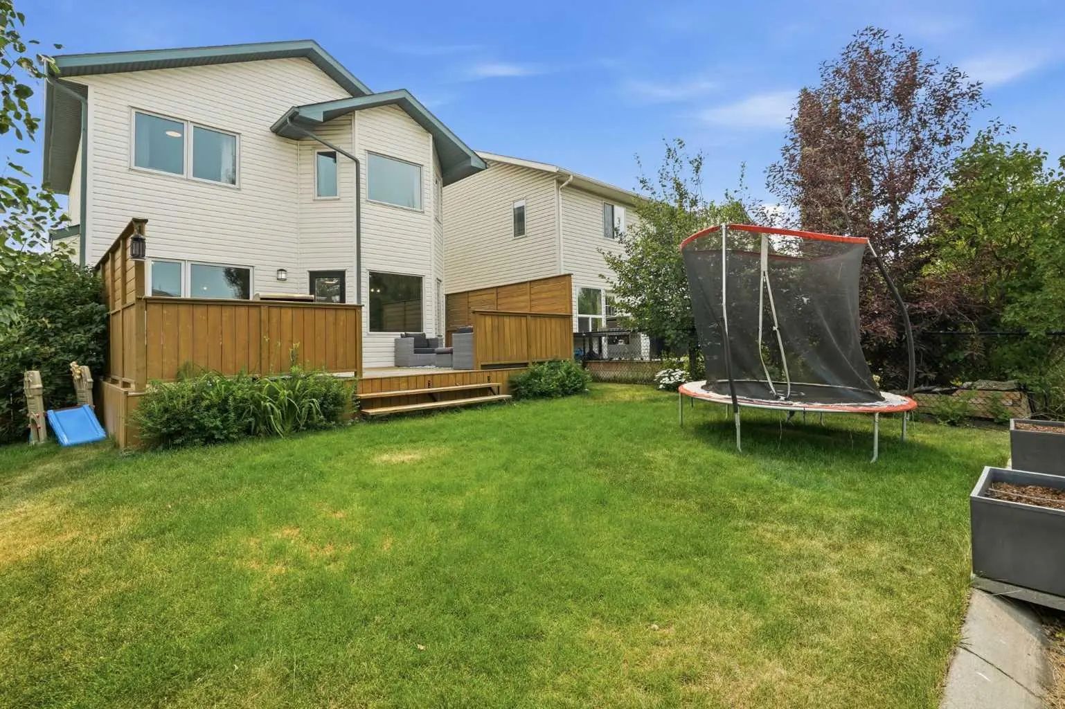 321 Douglas Ridge Circle Se Calgary Alberta T2Z 3H5 Douglasdale/Glen Home For Sale