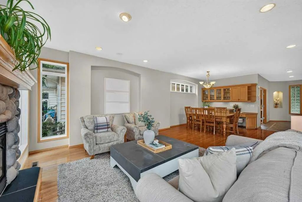 15 Rosery Drive Nw Calgary Alberta T2K 1L4 Rosemont Home For Sale
