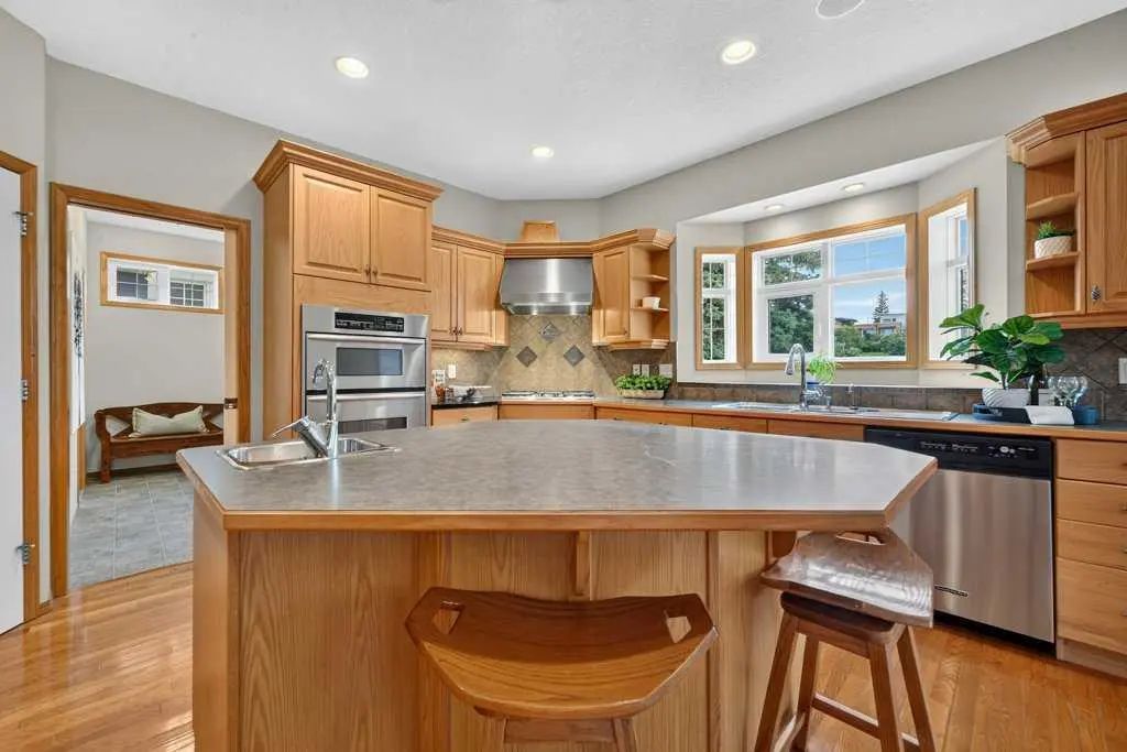 15 Rosery Drive Nw Calgary Alberta T2K 1L4 Rosemont Home For Sale