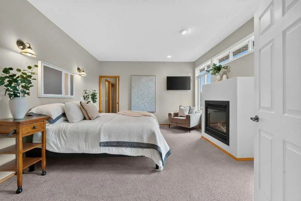 15 Rosery Drive Nw Calgary Alberta T2K 1L4 Rosemont Home For Sale