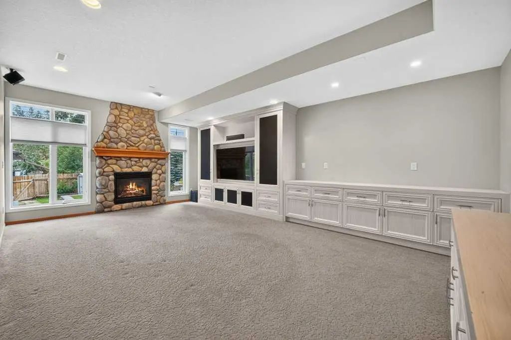15 Rosery Drive Nw Calgary Alberta T2K 1L4 Rosemont Home For Sale
