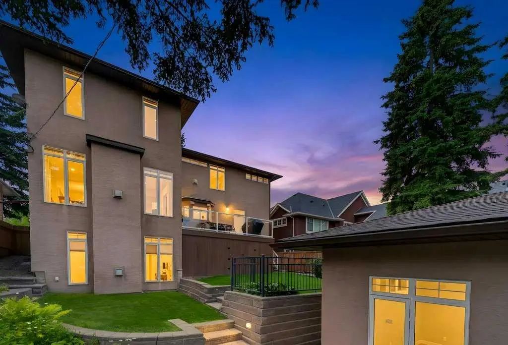 15 Rosery Drive Nw Calgary Alberta T2K 1L4 Rosemont Home For Sale