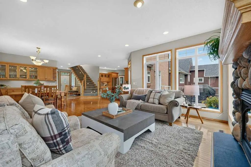 15 Rosery Drive Nw Calgary Alberta T2K 1L4 Rosemont Home For Sale
