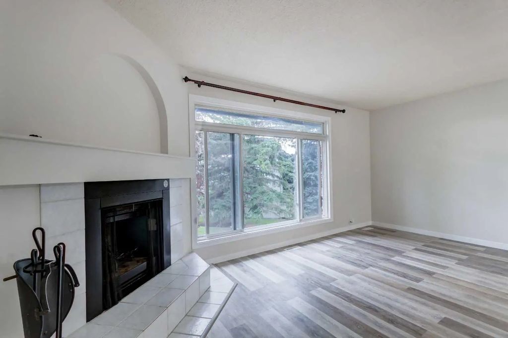 12 310 Brookmere Road Sw, Calgary
