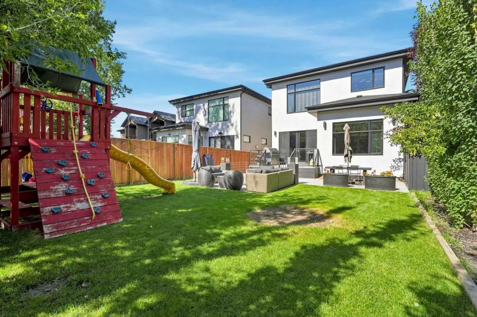 421 29 Avenue Ne Calgary Alberta T2E 2C6 Winston Heights/Mountview Home For Sale