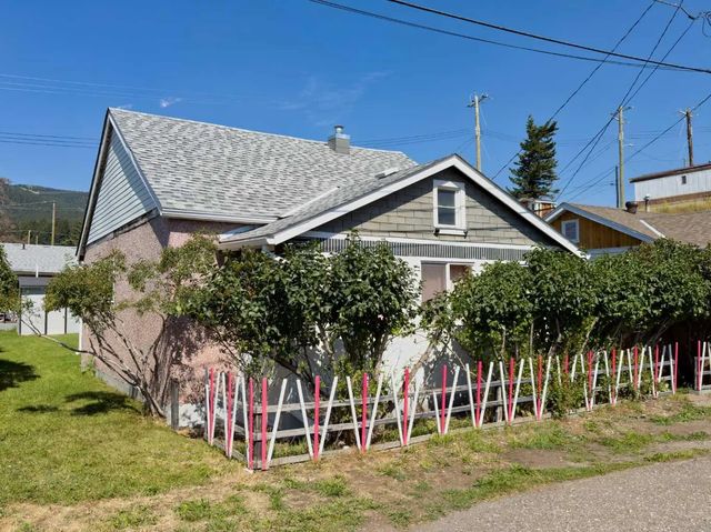 8005 19 Avenue , Coleman
