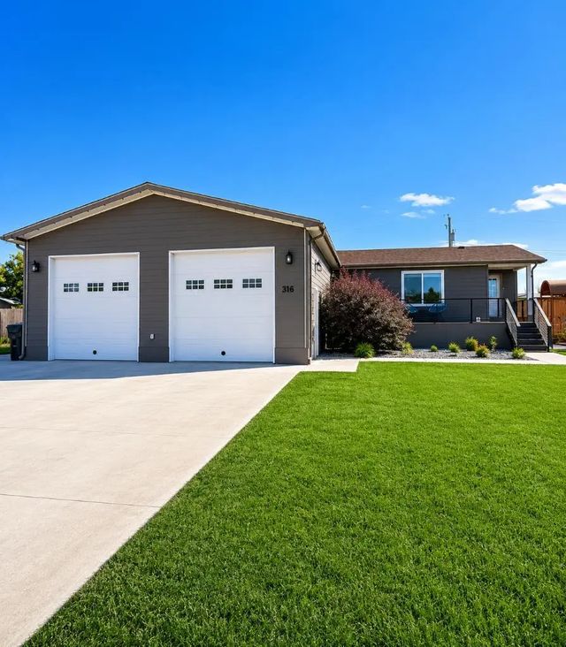 316 5 Avenue , Burdett