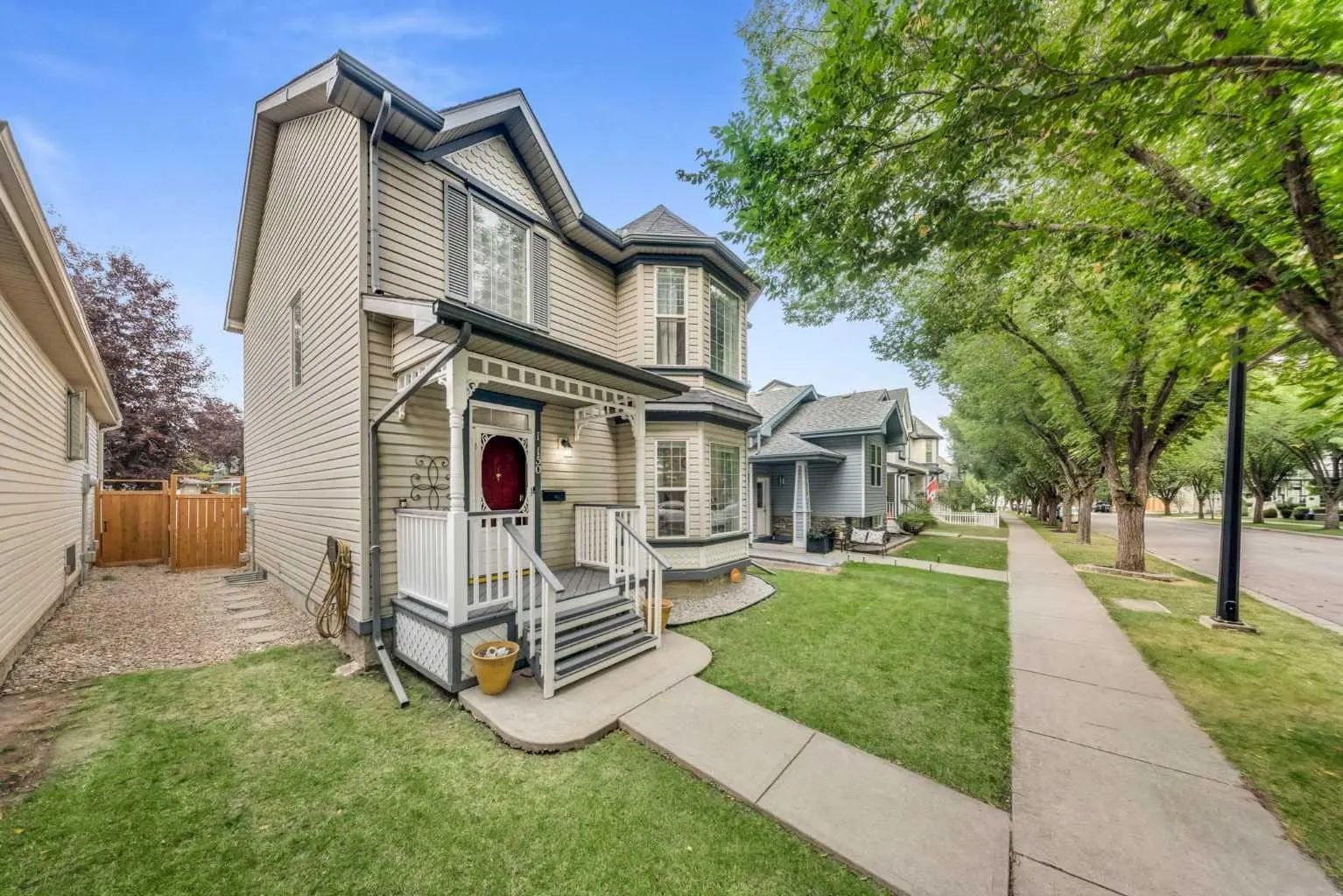1150 Prestwick Circle Southeast, Calgary – Residential Detached Listing Photo 2