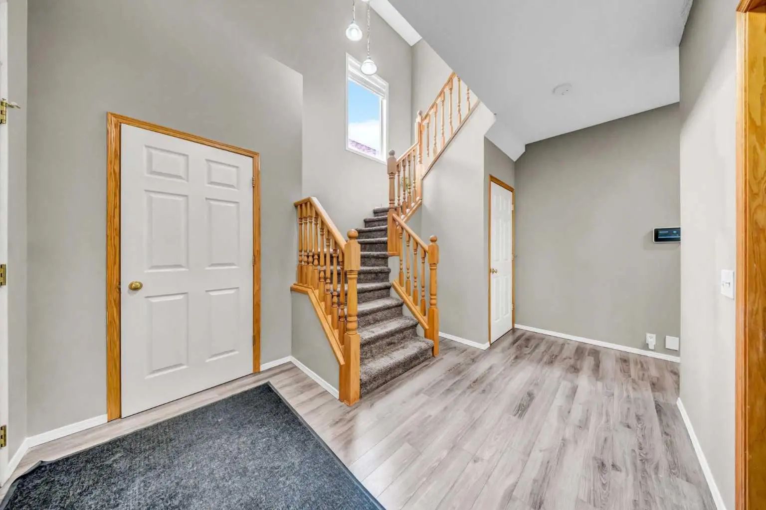 1150 Prestwick Circle Southeast, Calgary – Residential Detached Listing Photo 5
