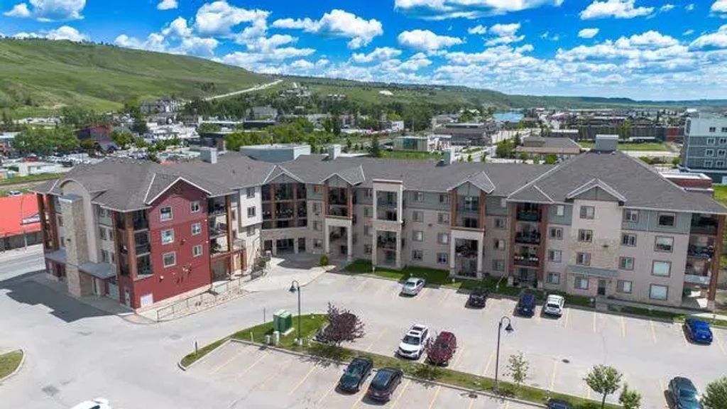 1316 505 Railway Street W, Cochrane
