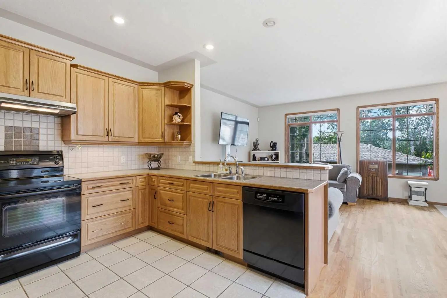 256 43 Avenue Nw Calgary Alberta T2K 0H6 Highland Park Home For Sale