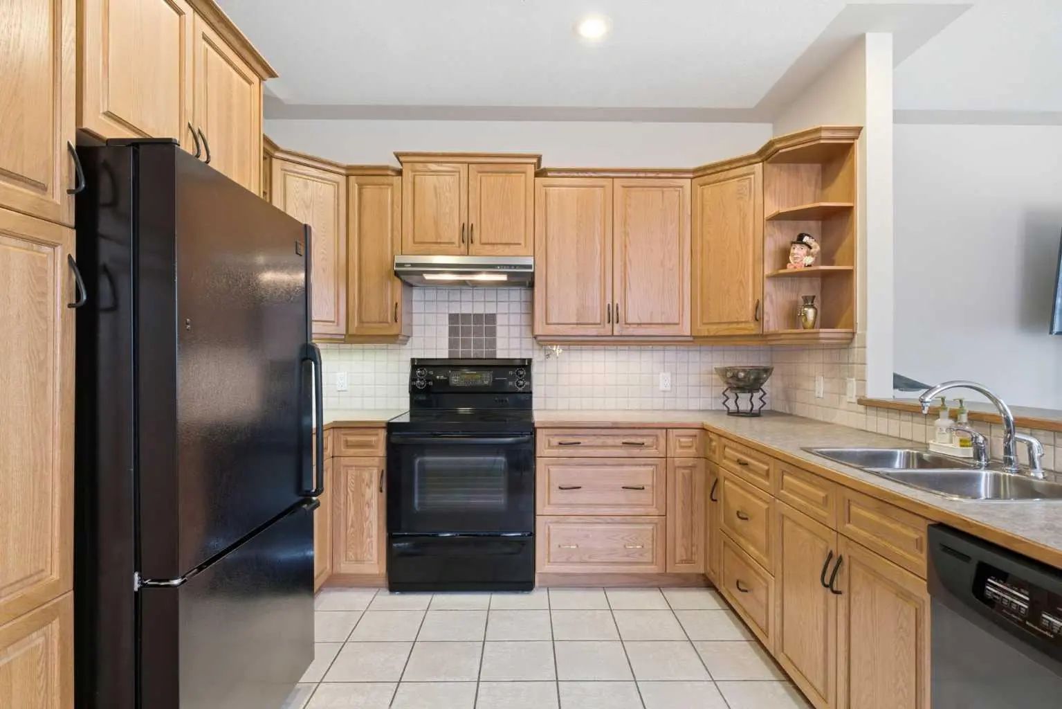 256 43 Avenue Nw Calgary Alberta T2K 0H6 Highland Park Home For Sale