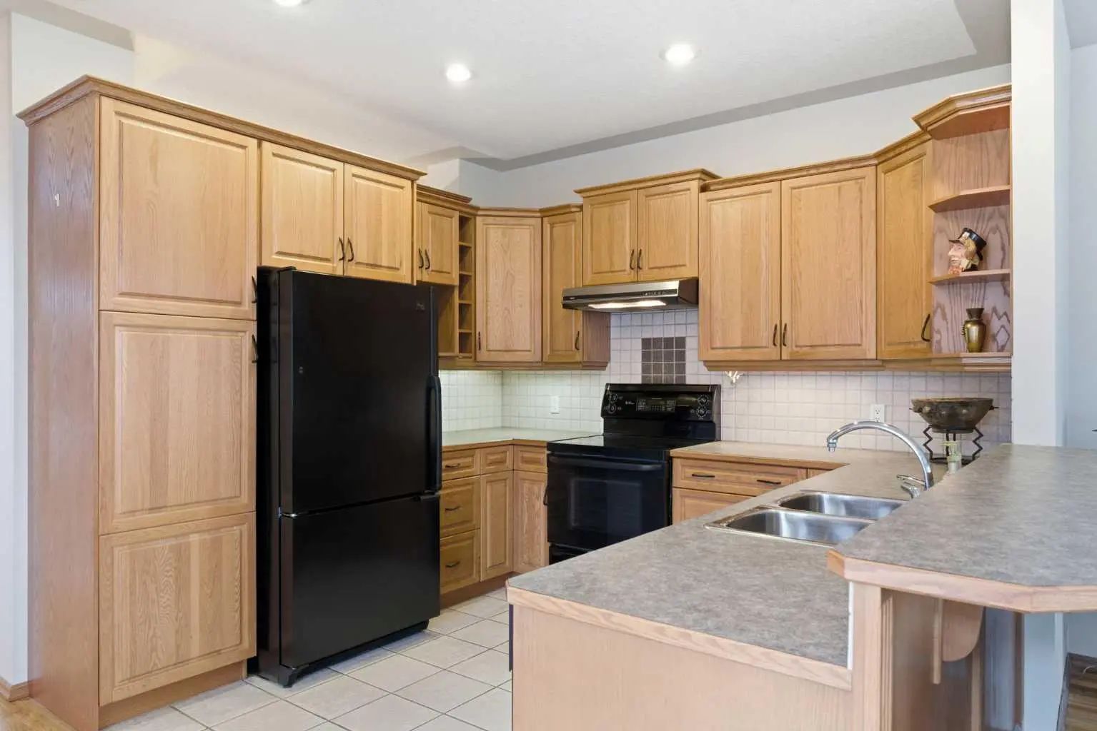 256 43 Avenue Nw Calgary Alberta T2K 0H6 Highland Park Home For Sale