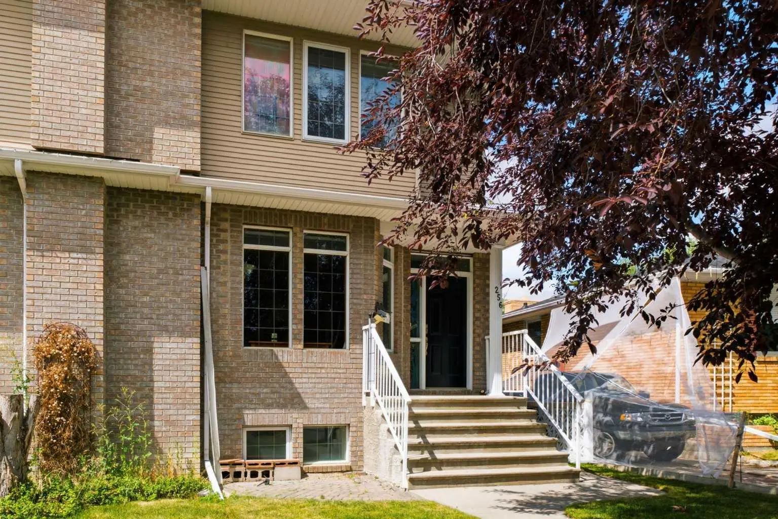 256 43 Avenue Nw Calgary Alberta T2K 0H6 Highland Park Home For Sale