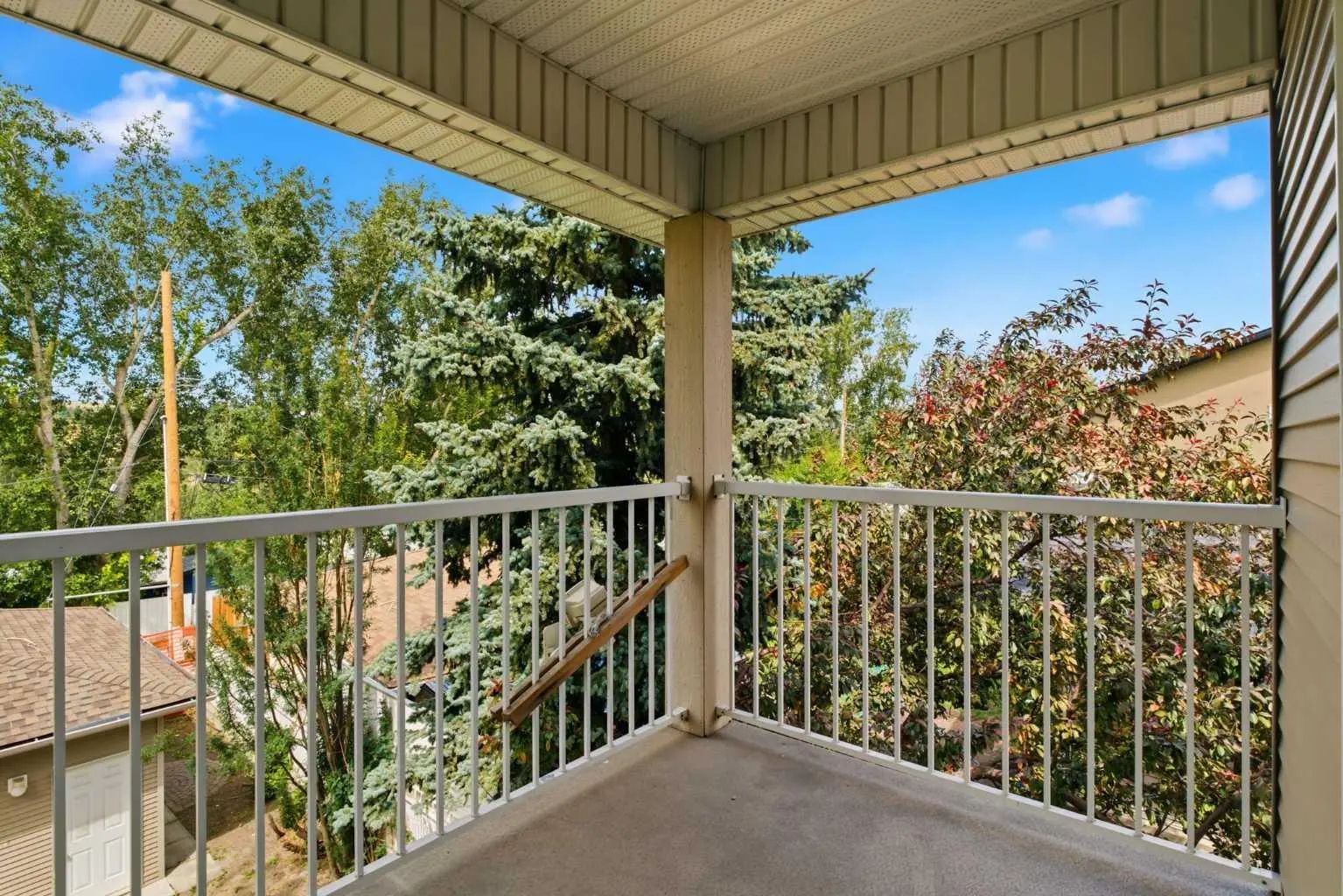 256 43 Avenue Nw Calgary Alberta T2K 0H6 Highland Park Home For Sale