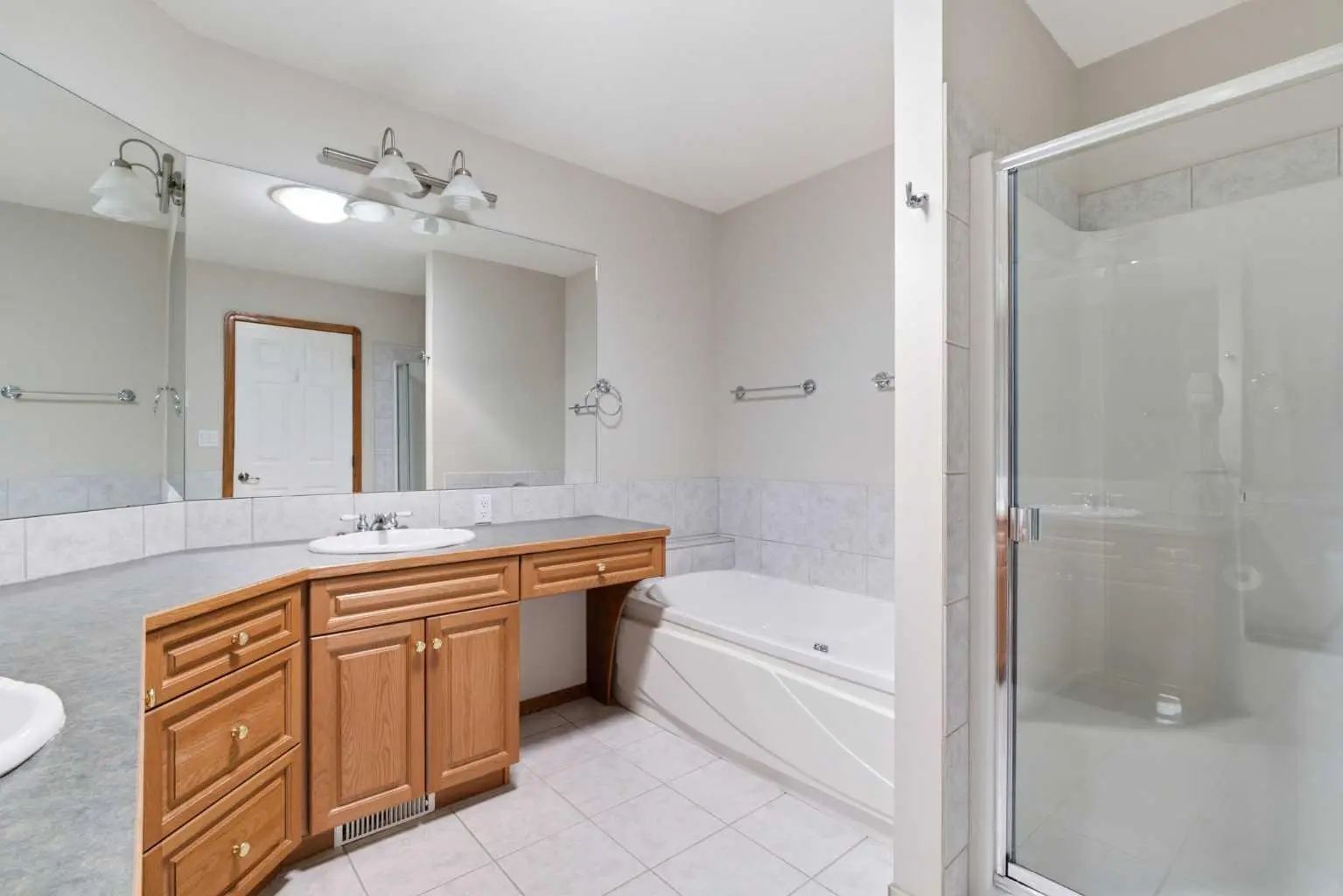 256 43 Avenue Nw Calgary Alberta T2K 0H6 Highland Park Home For Sale