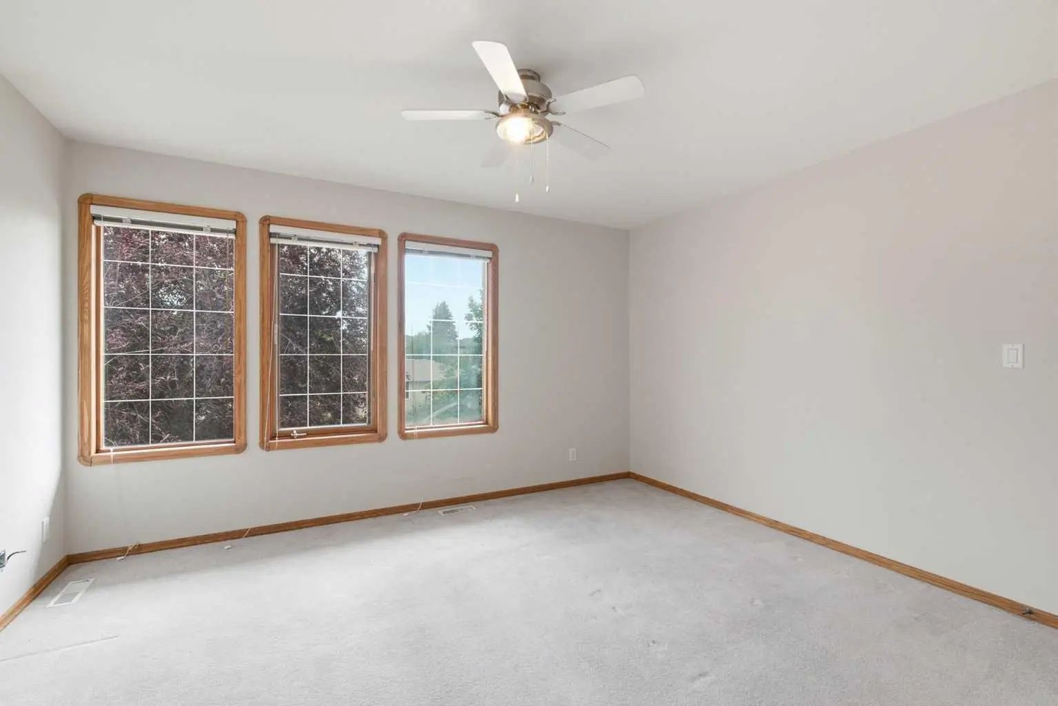 256 43 Avenue Nw Calgary Alberta T2K 0H6 Highland Park Home For Sale