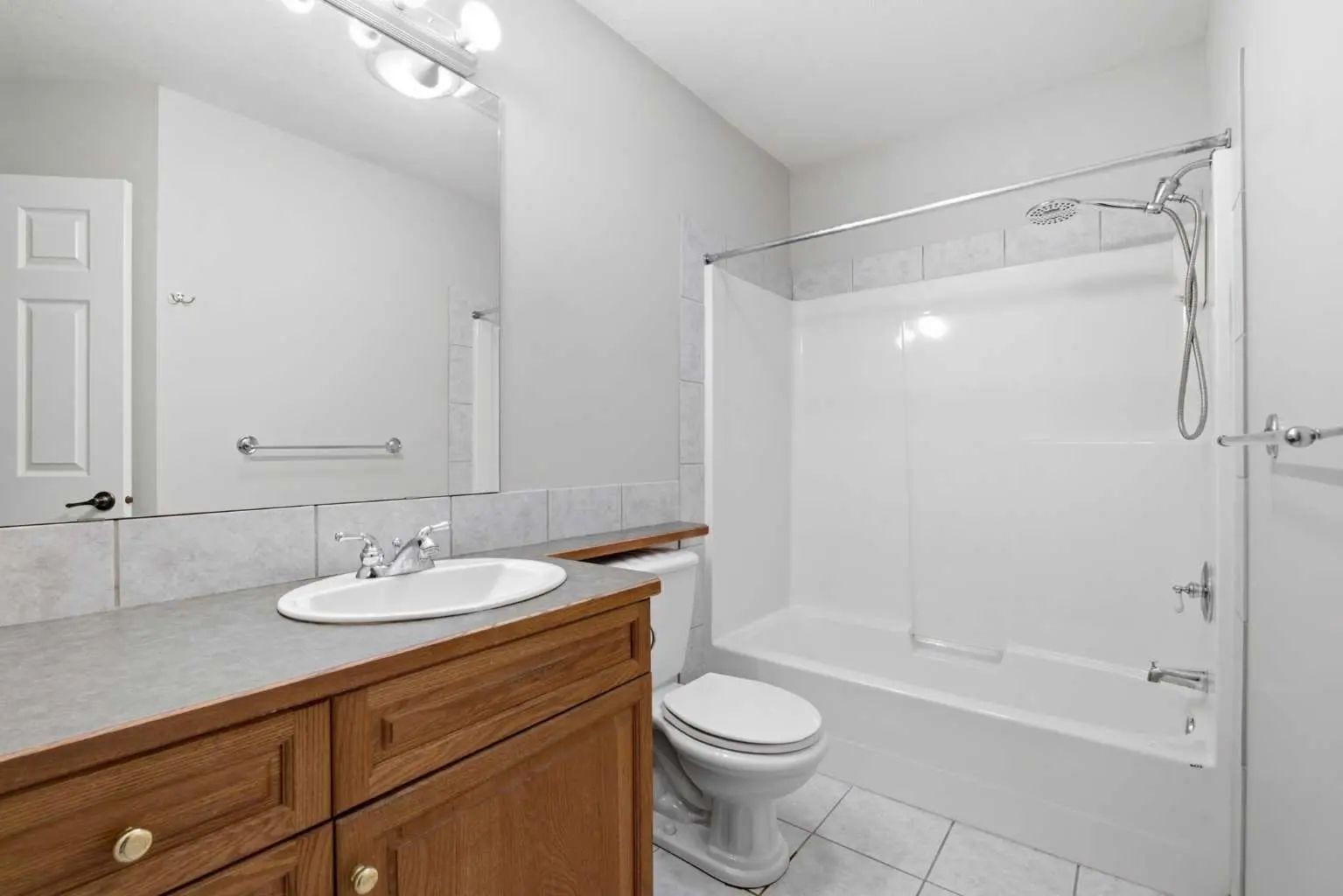 256 43 Avenue Nw Calgary Alberta T2K 0H6 Highland Park Home For Sale