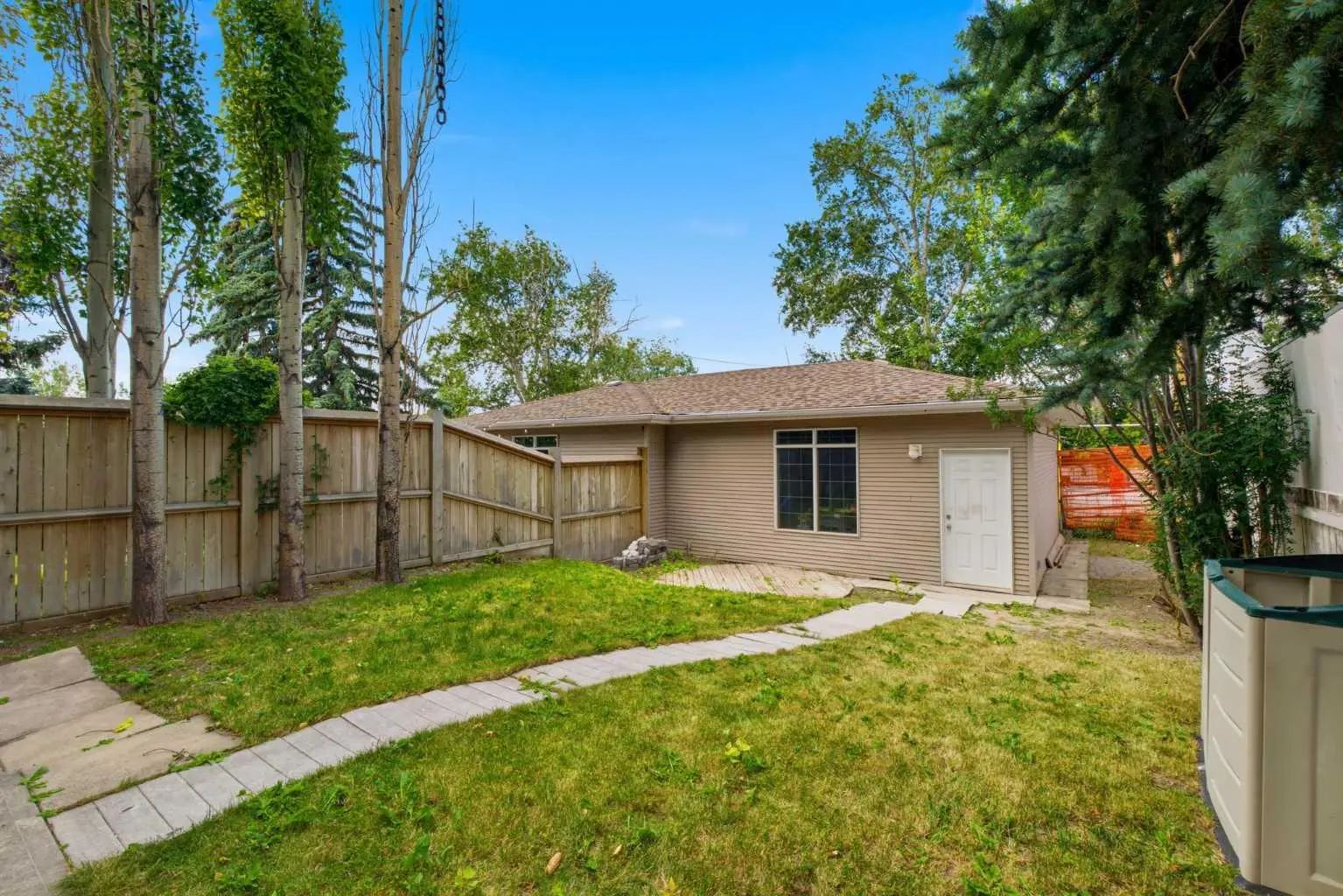 256 43 Avenue Nw Calgary Alberta T2K 0H6 Highland Park Home For Sale