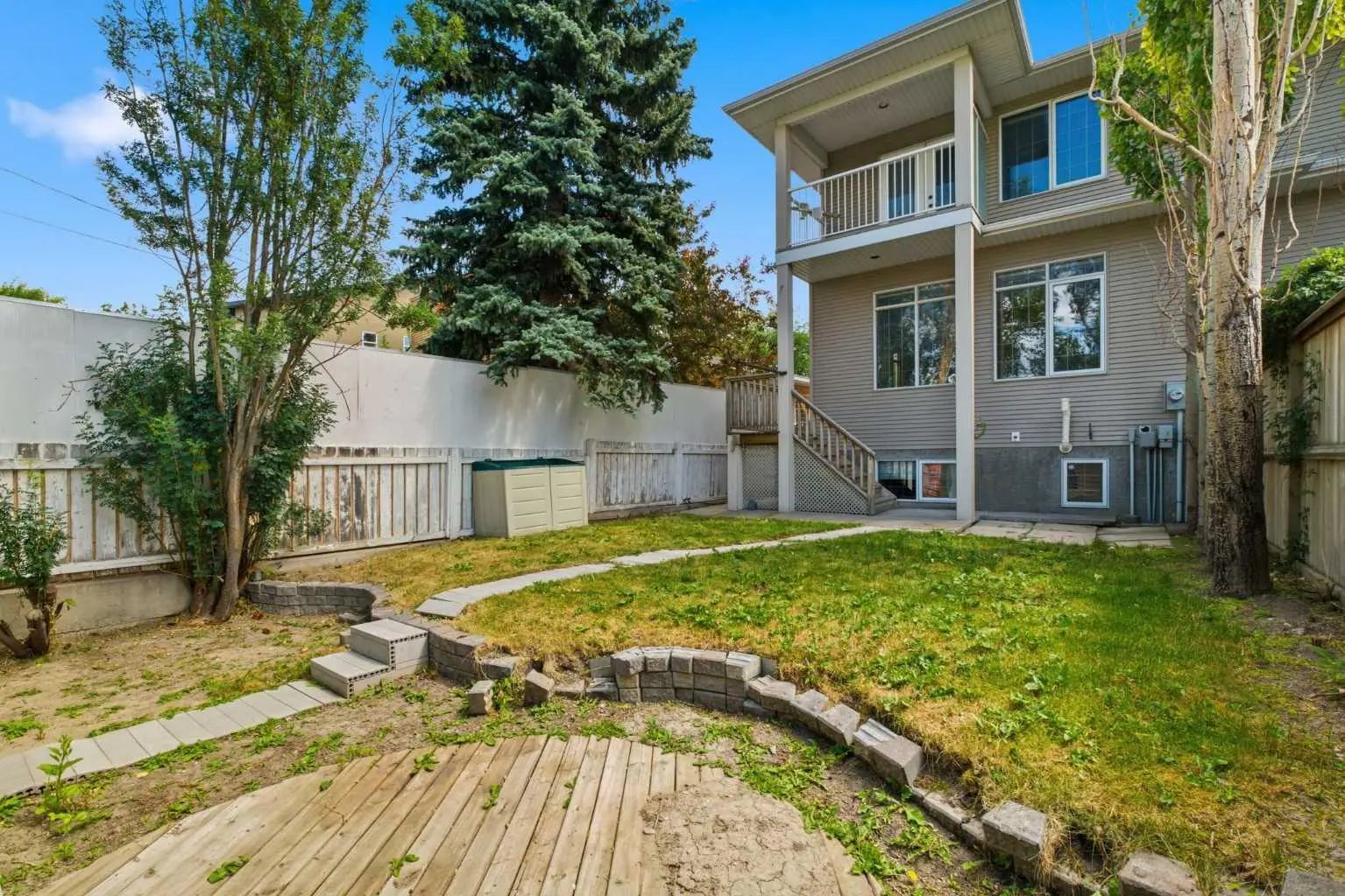 256 43 Avenue Nw Calgary Alberta T2K 0H6 Highland Park Home For Sale