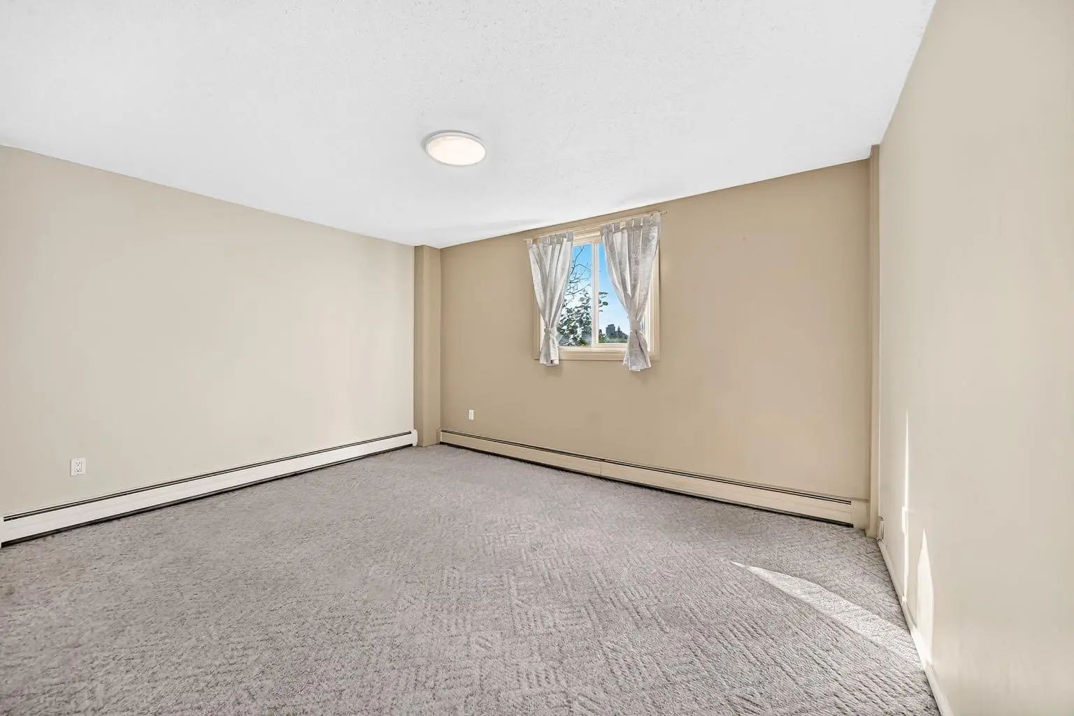 232 1421 7 Avenue Nw Calgary Alberta T2N 0Z3 Hillhurst Home For Sale