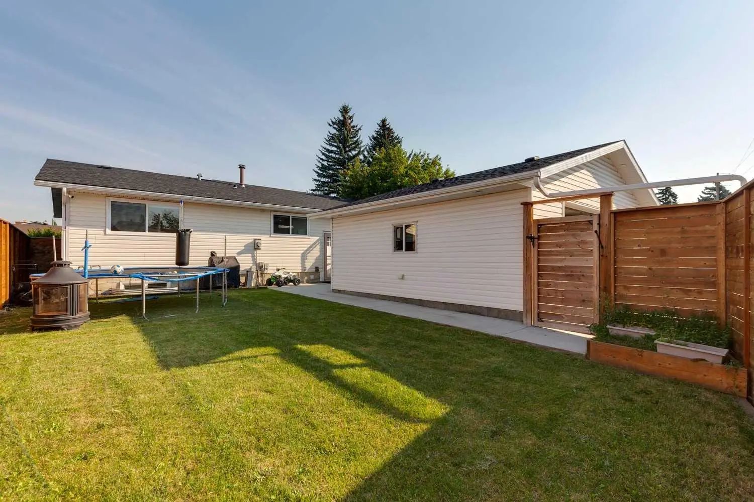 12 Rundleson Way Ne Calgary Alberta T1Y 3N6 Rundle Home For Sale